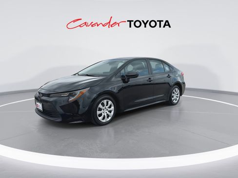 Certified 2025 Toyota Corolla LE FWD image 4