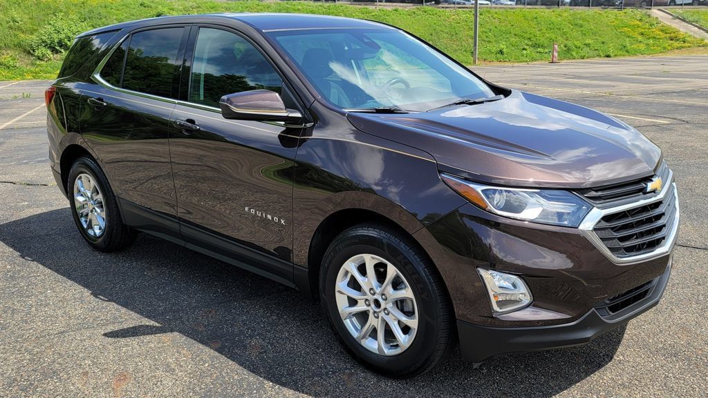 Used 2020 Chevrolet Equinox LT w/ Driver Convenience Package FWD image 2