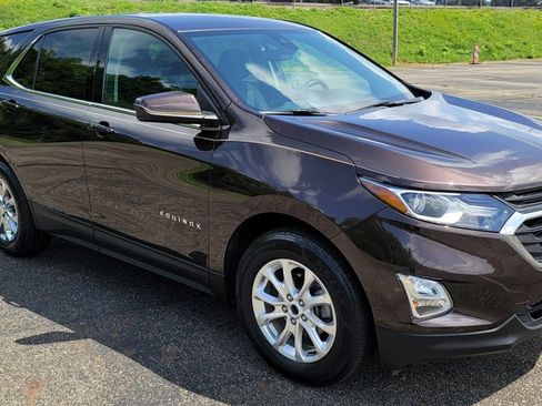 Used 2020 Chevrolet Equinox LT w/ Driver Convenience Package FWD image 2