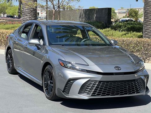 Used 2025 Toyota Camry SE w/ Convenience Package FWD image 17
