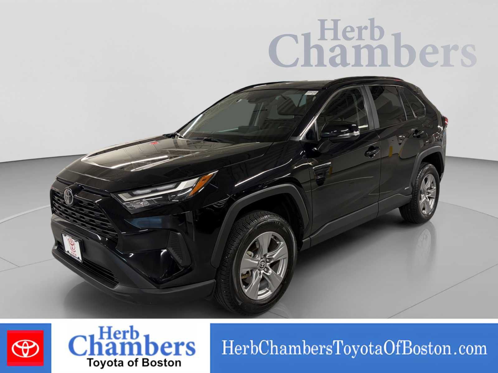 Used 2025 Toyota RAV4 XLE w/ Convenience Package AWD/4WD image 11