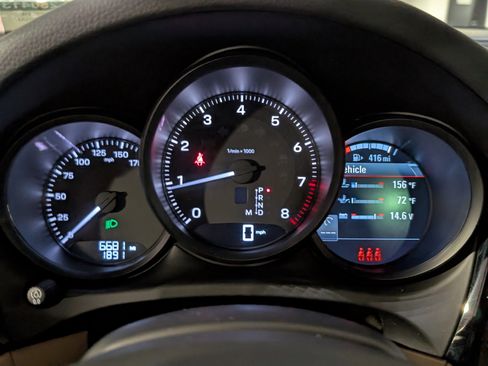 Certified 2025 Porsche Macan image 30