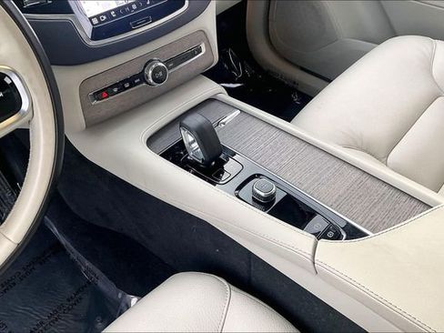 Used 2024 Volvo XC90 B6 Plus w/ Protection Package Premier image 17