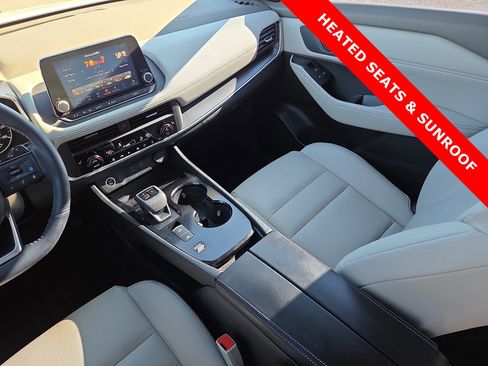 Used 2023 Nissan Rogue SV w/ SV Premium B Package image 12