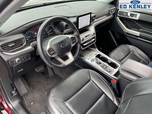 Used 2022 Ford Explorer XLT w/ Equipment Group 202A image 4