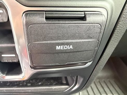 Used 2019 Jeep Wrangler Unlimited Sahara w/ Uconnect 4C Nav & Sound Group AWD/4WD image 43