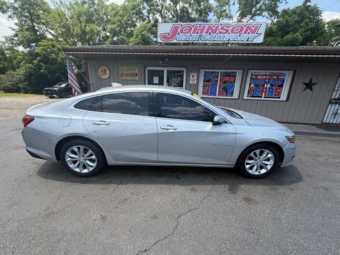 Used 2020 Chevrolet Malibu LT FWD image 2