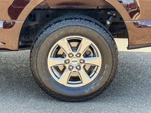 Used 2018 Ford F150 XLT w/ Equipment Group 302A Luxury AWD/4WD image 14
