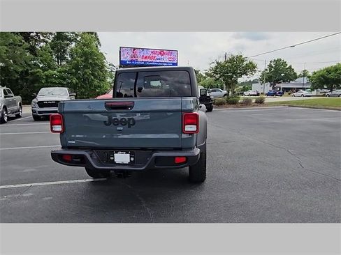 New 2025 Jeep Gladiator Sport image 32