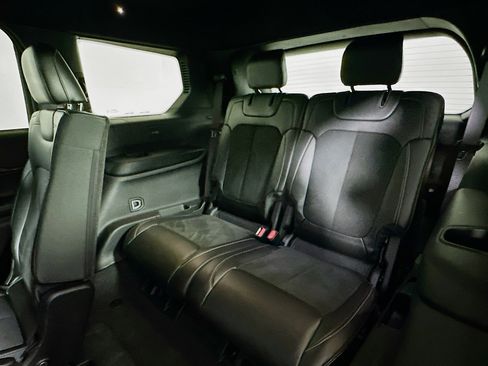 Used 2023 Jeep Grand Cherokee L Laredo image 28