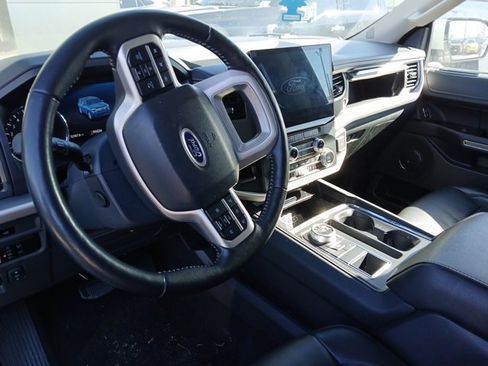 Used 2024 Ford Expedition Max XLT image 9