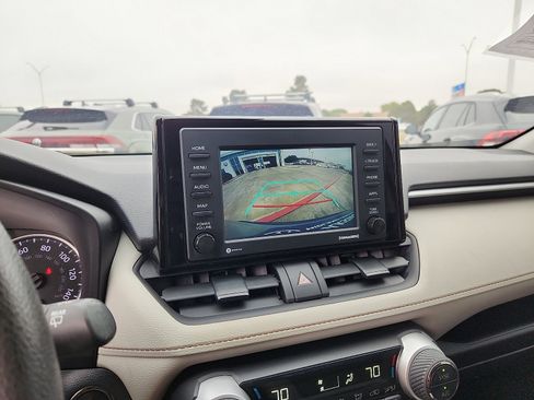 Used 2022 Toyota RAV4 XLE FWD image 18