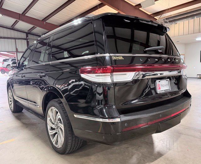 Used 2022 Lincoln Navigator Reserve AWD/4WD image 9