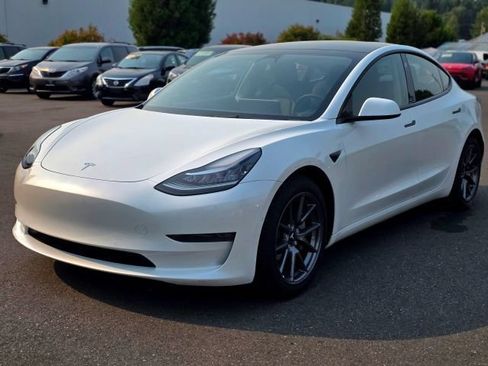 Used 2022 Tesla Model 3 Long Range AWD/4WD image 4