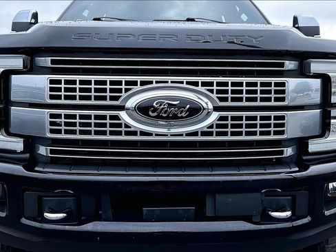 Used 2019 Ford F250 Platinum w/ Platinum Ultimate Package AWD/4WD image 34