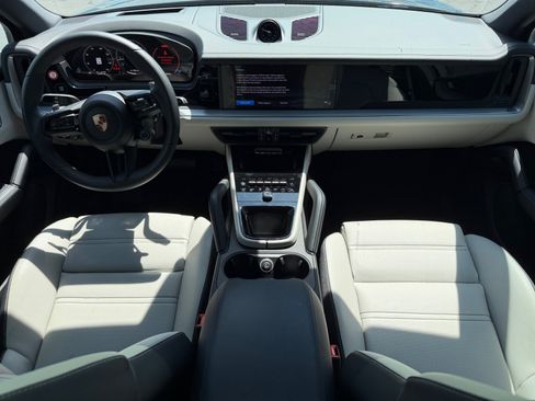 Certified 2026 Porsche Cayenne AWD/4WD image 15