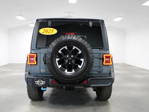 Used 2025 Jeep Wrangler Unlimited Rubicon 4xe w/ Convenience Group AWD/4WD image 8