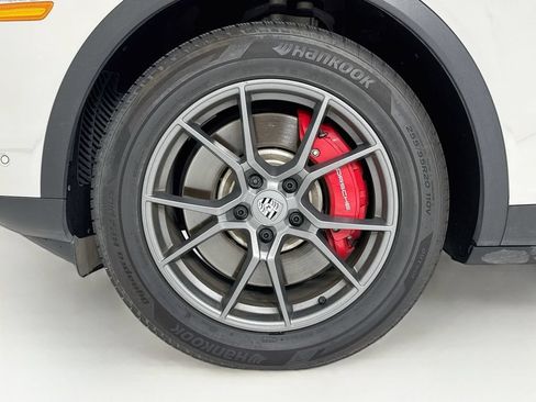 Certified 2024 Porsche Cayenne S AWD/4WD image 11