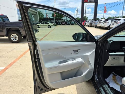 Used 2025 Hyundai Kona SEL FWD image 13