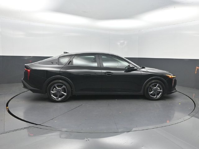 Used 2025 Kia K4 FWD image 32