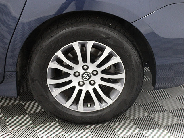 Used 2019 Toyota Sienna XLE FWD image 18