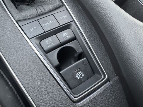 Used 2022 Toyota Avalon XSE image 29