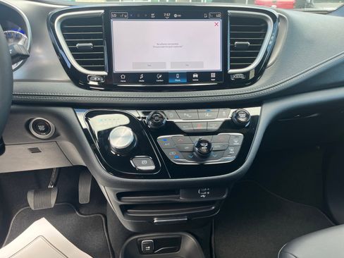 New 2026 Chrysler Pacifica Select image 22