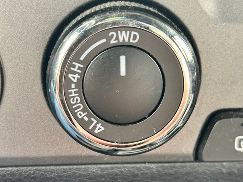 Used 2018 Toyota Tacoma TRD Sport AWD/4WD image 12