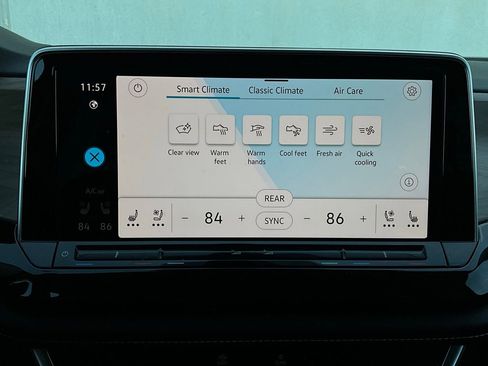 Used 2025 Volkswagen Atlas SE image 31