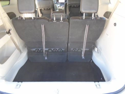 Used 2023 Chrysler Pacifica Touring-L FWD image 5