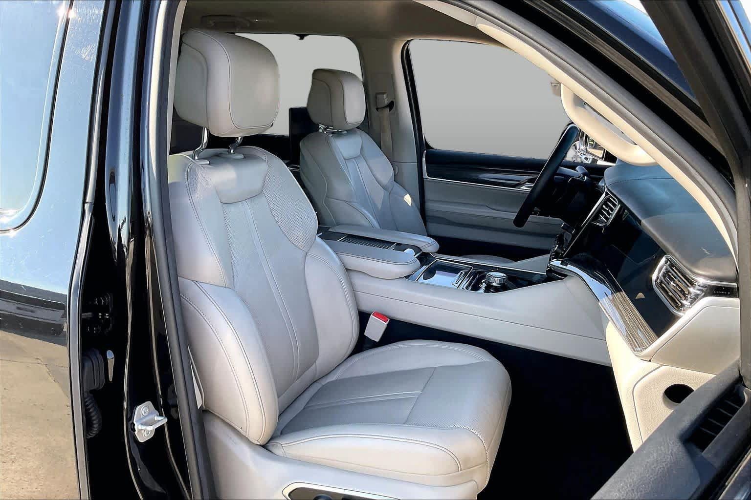 Used 2022 Jeep Wagoneer Series III w/ Convenience Group I RWD image 7