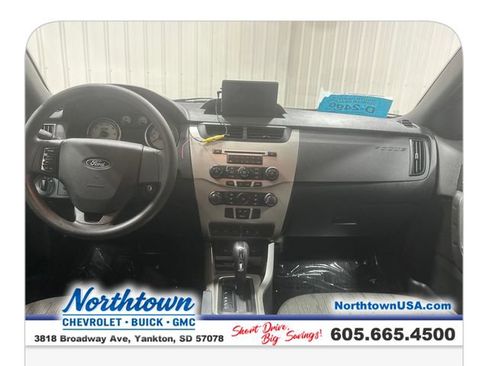 Used 2011 Ford Focus SE FWD image 12