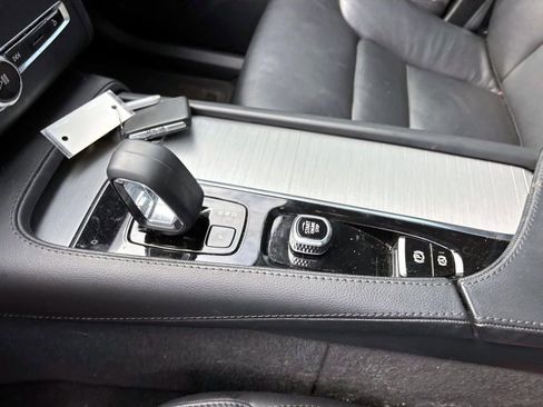 Used 2023 Volvo XC90 B5 Core w/ Protection Package Premier image 24