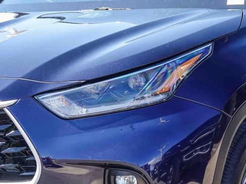 Used 2021 Toyota Highlander XLE image 7