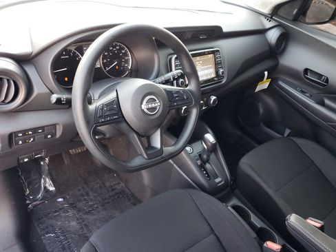 New 2025 Nissan Kicks Play S image 14