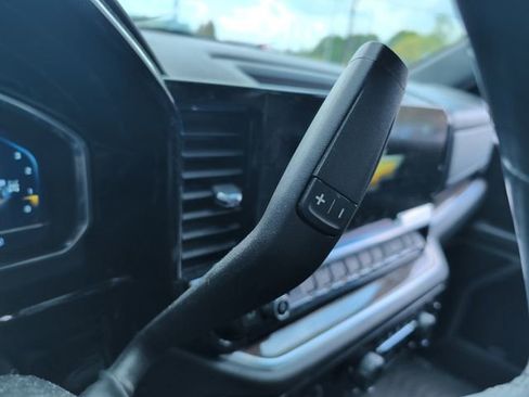 Used 2022 Chevrolet Silverado 1500 LT AWD/4WD image 22