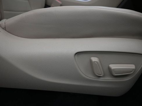 Used 2022 Toyota Highlander XLE image 12