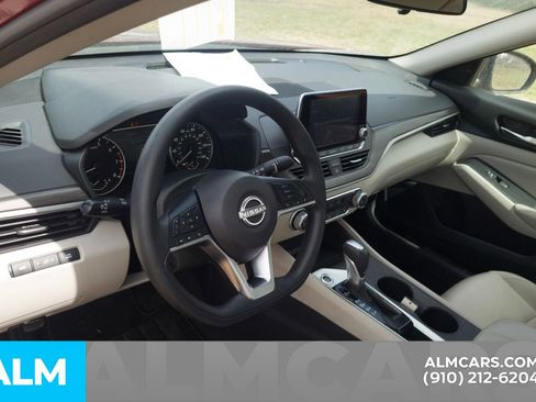 Used 2025 Nissan Altima 2.5 SV image 5