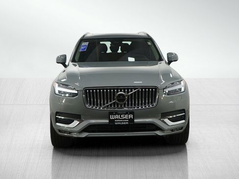 Used 2024 Volvo XC90 B6 Plus image 8