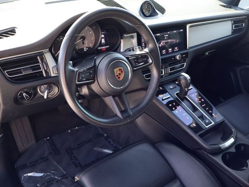 Certified 2025 Porsche Macan image 4