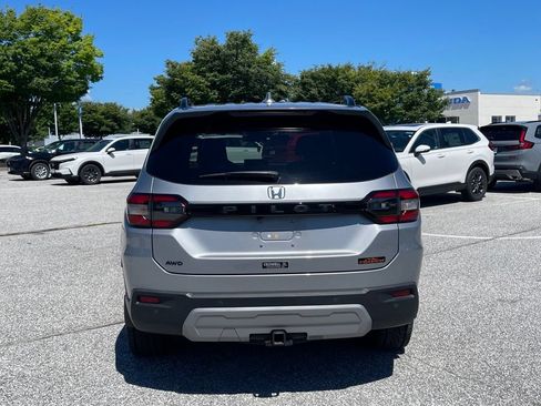 Certified 2025 Honda Pilot TrailSport image 8