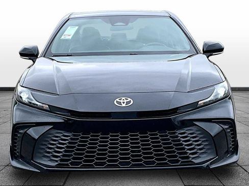 Used 2025 Toyota Camry SE FWD image 3
