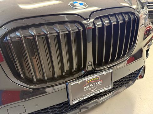 Used 2022 BMW X7 xDrive40i w/ M Sport Package AWD/4WD image 27