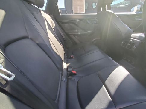 Used 2017 Jaguar F-PACE Premium image 6