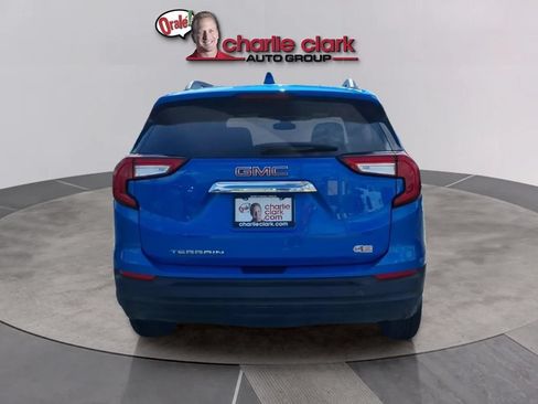 Used 2024 GMC Terrain SLE w/ Driver Convenience Package FWD image 4