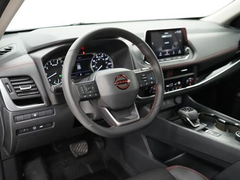 Used 2025 Nissan Rogue SV AWD/4WD image 15