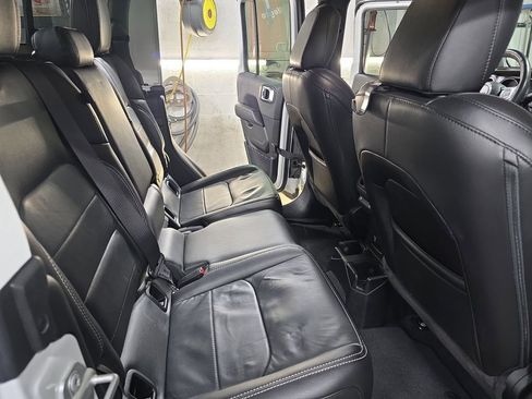 Used 2021 Jeep Gladiator Overland w/ Advanced Safety Group AWD/4WD image 11