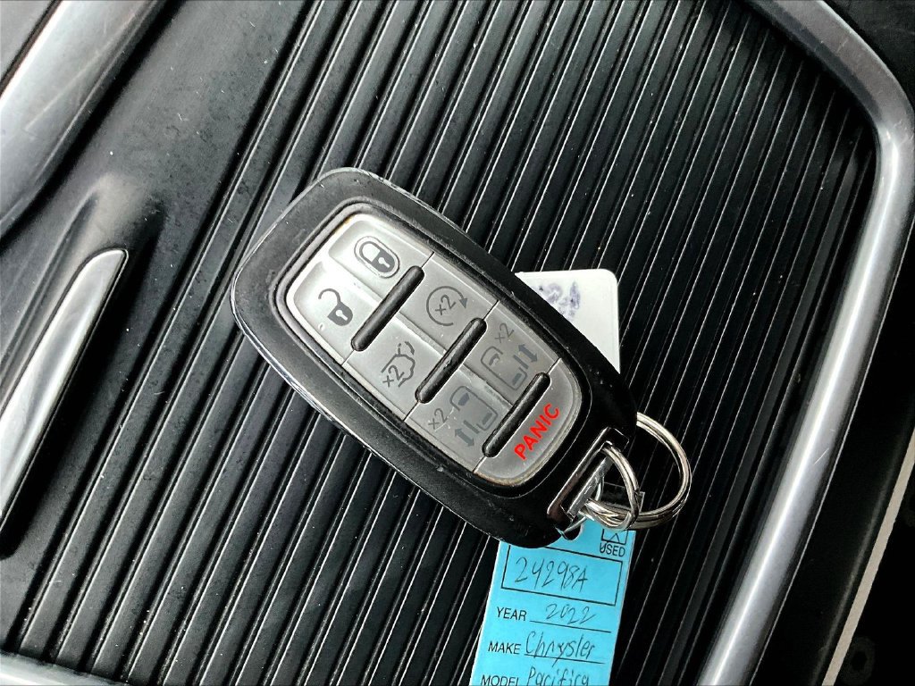 Used 2022 Chrysler Pacifica Touring-L FWD image 37