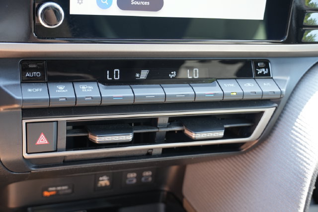Used 2025 Toyota Camry SE FWD image 32