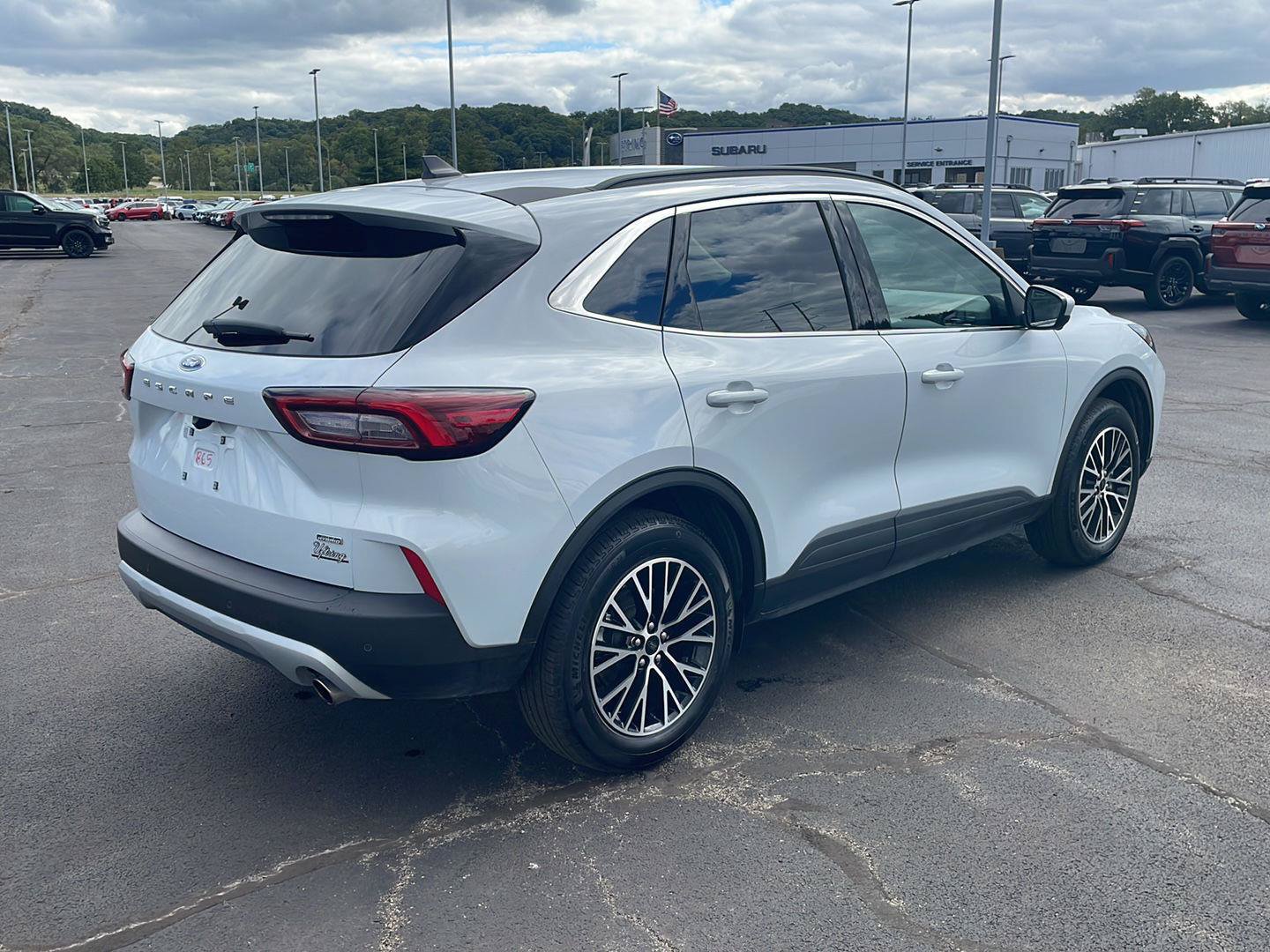 Used 2026 Ford Escape SE w/ PHEV Premium Package FWD image 5